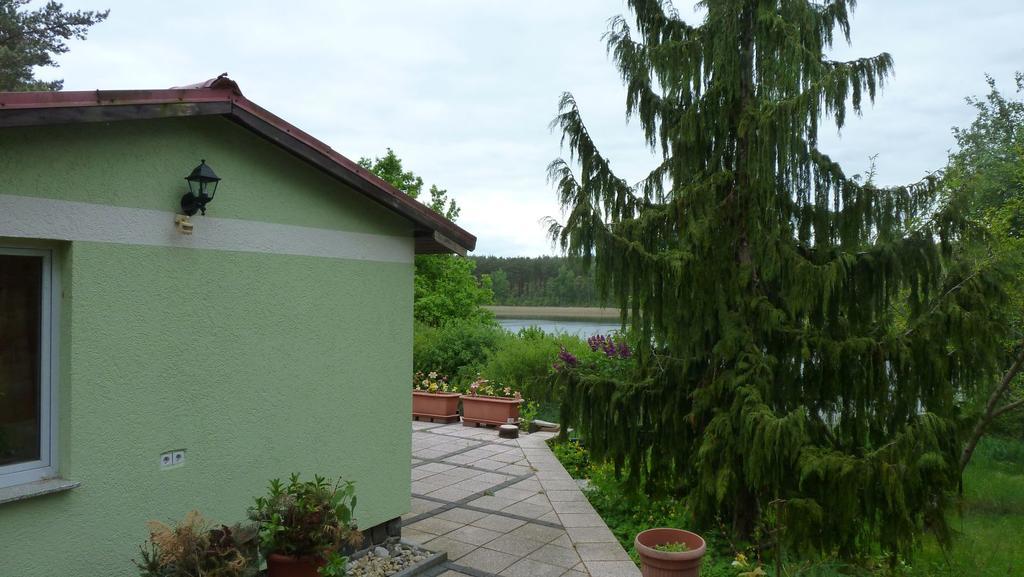 Bungalow Am Kuestrinsee Bei Lychen Exterior photo